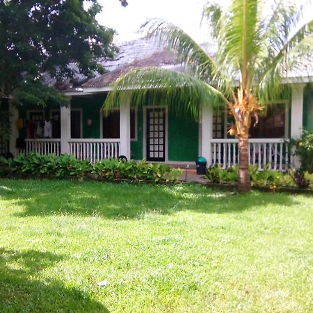 Villa Criselda Resort Balabag  Exteriör bild